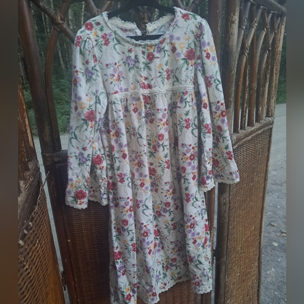 Homemade floral gown probably size 6/7🌷🥀🌸🌹⚘️